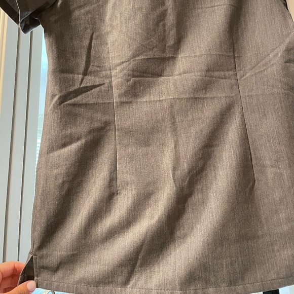 Figs Charcoal Grey XS Scrub top - Picture 2 of 3